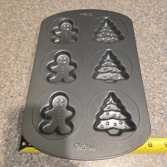 2 Wilton Ginger Bread Man Christmas Tree Cookie Pans Non-Stick 12" X 8" X 1/2" - Picture 7 of 8